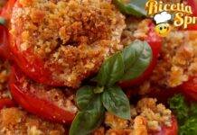 Insalata di pomodori con la mollica, il pranzo perfetto dell’estate