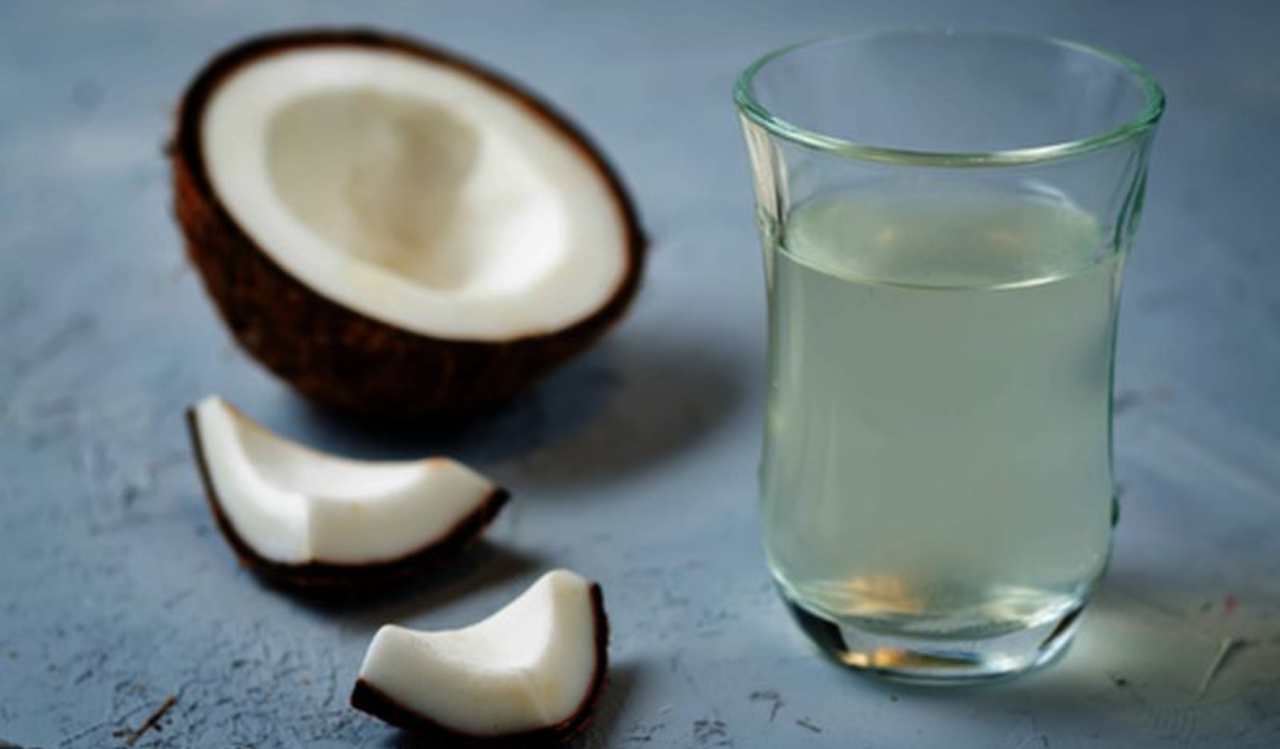 Acqua di cocco: proprietà, benefici e utilizzo in cucina