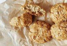 Biscotti di banane e crusca, la merenda perfetta da accompagnare al tè che contiene pochissime calorie Biscotti di banane e crusca