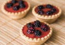 Canestrelle con marmellata e more, friabili, sfiziose e particolari il dolcetto perfetto per fine pasto e per le grandi occasioni Canestrelle con marmellata e more