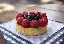 Crostatine alla crema e frutti di bosco