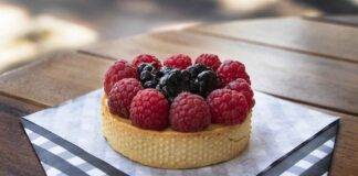 Crostatine alla crema e frutti di bosco