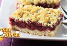 Crumble alle amarene: croccante fuori, ma con un ripieno unico, per iniziare la giornata bene Crumble alle amarene croccante fuori, ma con un ripieno unico, per iniziare la giornata bene