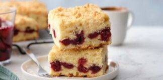 Dolcetti soffici alle amarene senza uova ricetta golosa e leggera per una pausa senza sensi di colpa