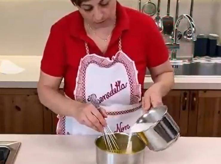 Foto di Benedetta Rossi. Torta cuore di sfoglia con crema e fragole di Benedetta Rossi