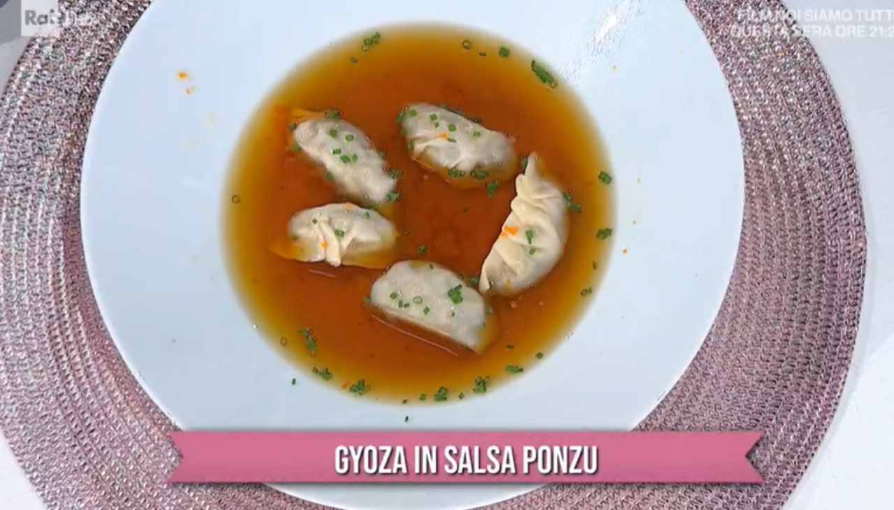 Foto di È sempre mezzogiorno. Gyoza in salsa ponzu di Francesca Marsetti