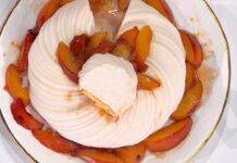 Foto di È sempre mezzogiorno. Semifreddo ricotta e miele con pesche di Barbara De Nigris