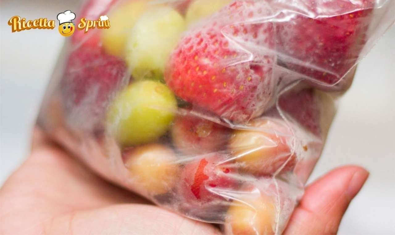 Frutta congelata pericoli - RicettaSprint