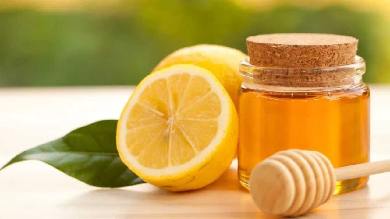 Miele e limone usati insieme - RicettaSprint