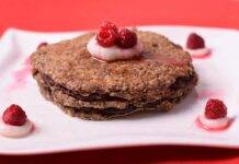 Pancake 5 minuti con noci e cacao