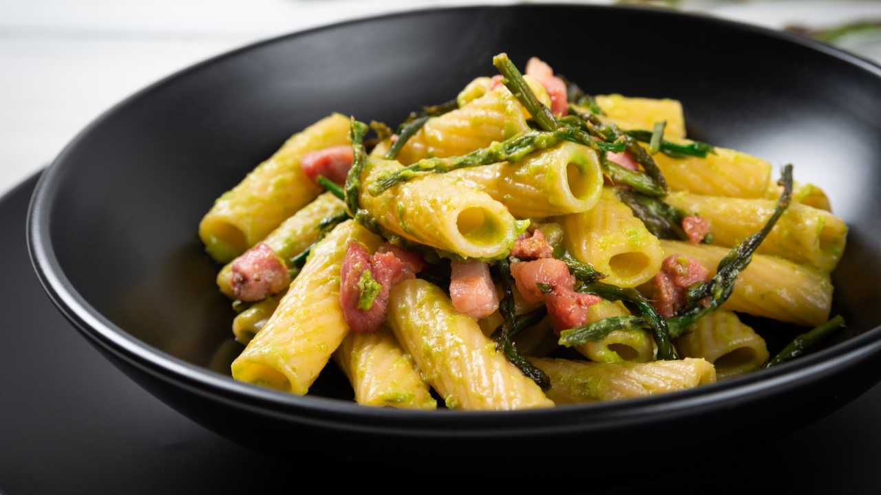 Pasta con asparagi selvatici in 15 minuti servirai un piatto sublime e dal sapore avvolgente