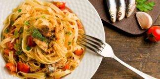 Pasta con le sarde e pan grattato il pranzo economico e diverso dal solito che conquisterà tutti