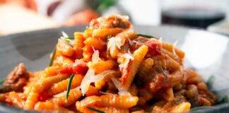 Pasta con ragù di salsiccia e caciocavallo 20220514 ricettasprint