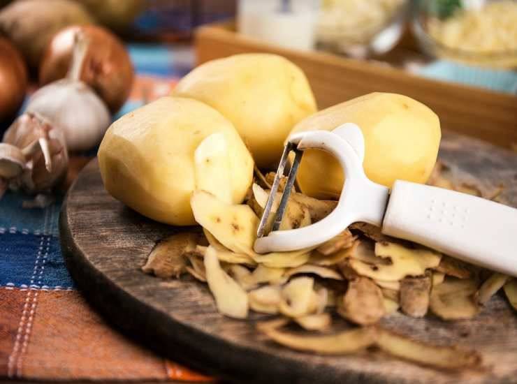 Patate aromatizzate al forno con cipolla