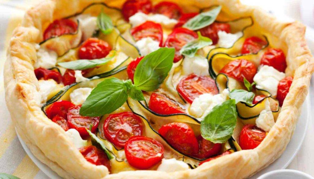 Sfogliata zucchine prosciutto e mozzarella un antipasto primaverile