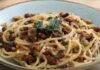 Spaghetti con pomodori secchi e olive perfetto per un pranzo improvviso, ma senza rinunciare al gusto!