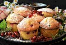 Tortine di ricotta al ribes