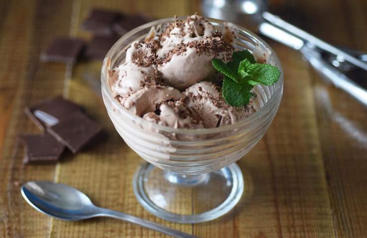 Un gelato al cioccolato fatto in casa