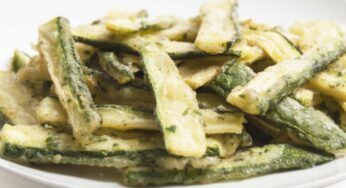 Zucchine al forno croccantissime: contorno sfizioso pronto in un lampo!