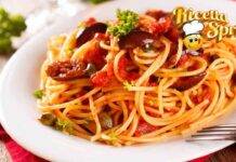 Pasta alla pizzaiola, tutto il profumo del pomodoro e dell’origano pasta capperi e olive