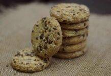 Biscotti di arachidi e semi vari