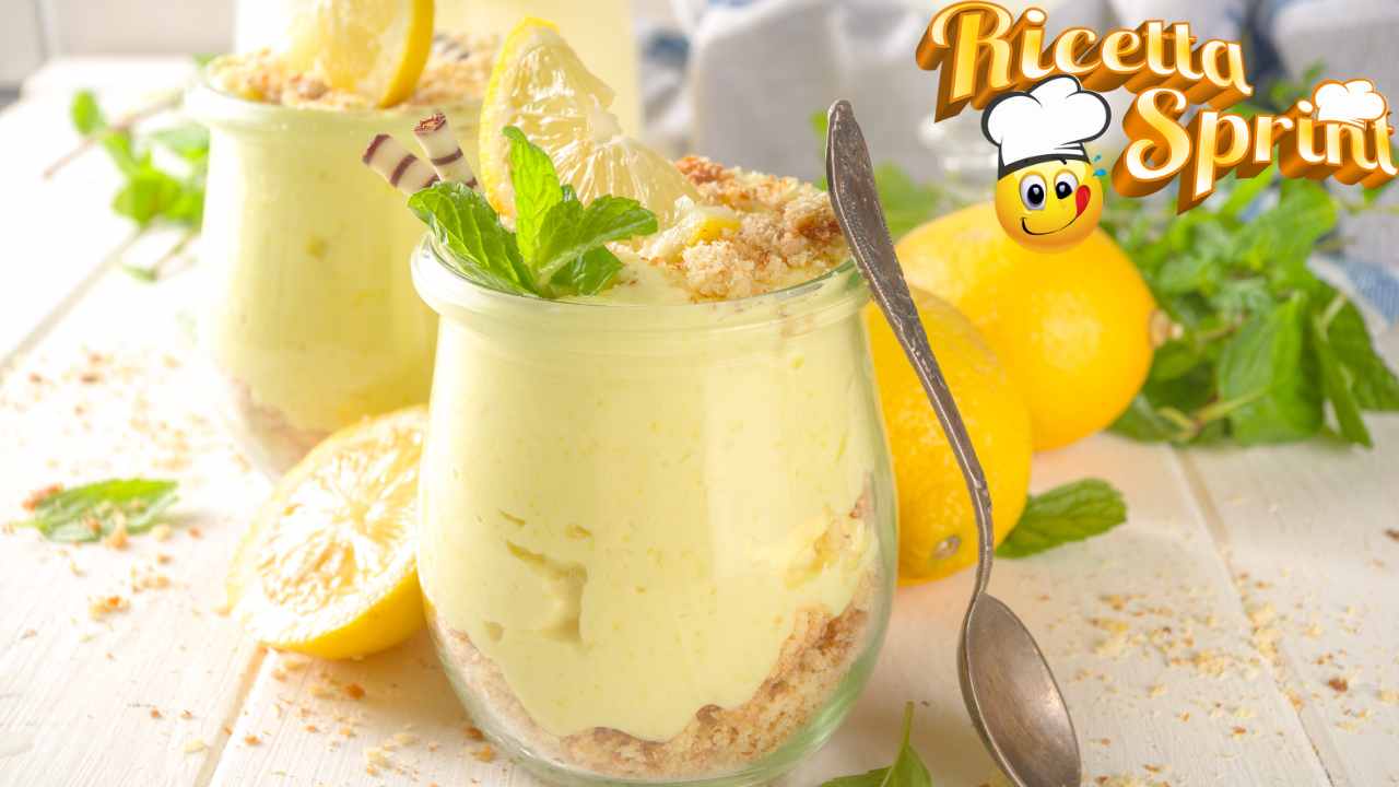 Cheesecake al limone in bicchiere il dessert di fine pasto che delizierà i palati di tutti