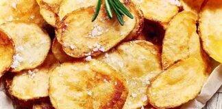 Come fare delle favolose chips di patate al forno o fritte che piacciono a tutti