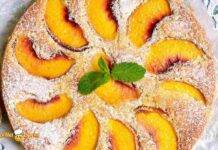 Come fare un incredibile torta alle pesche profumatissima e lasciarla umida