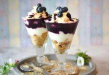 Coppe di cheesecake ai mirtilli
