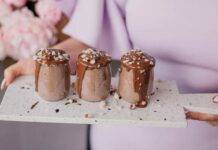 Coppette al triplo cioccolato in mousse