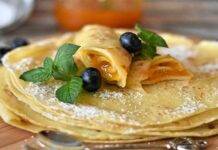 Crespelle con miele e marmellata