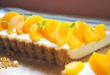 Crostata alle pesche sciroppate: la ricetta furba senza cottura, quello che si vuole in estate!