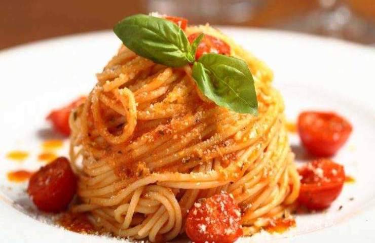 Degli spaghetti con pomodorini