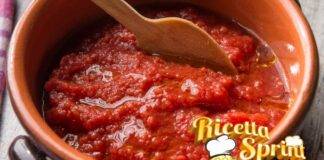 Frammenti bianchi nella polpa di pomodoro