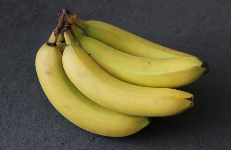 Delle banane non ancora mature