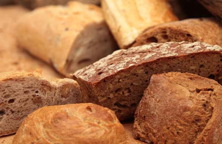 Diverse varietà di pane