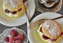 Finti panini di sfoglia con crema al limone