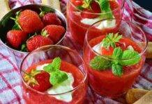 Frullato di fragole e menta con crema al latte