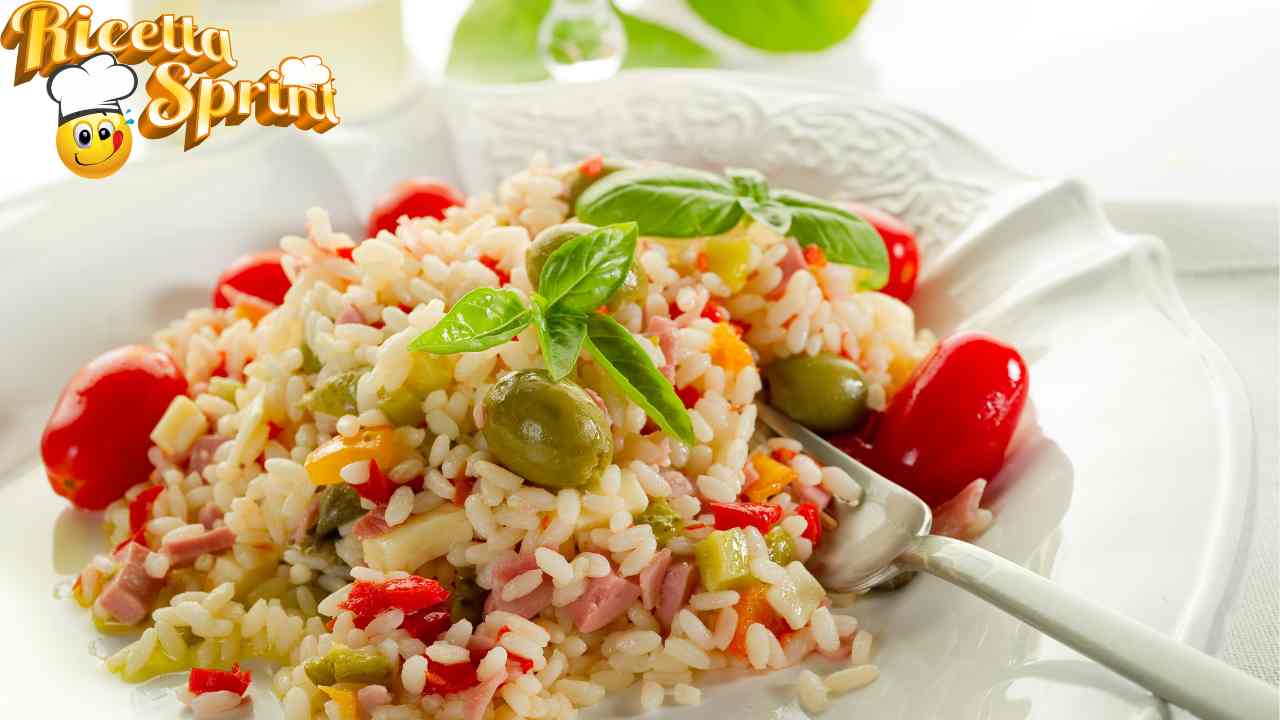 Insalata di riso con wurstel di Benedetta Rossi il classico piatto estivo
