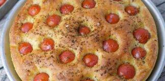 La focaccia pugliese oleosa al punto giusto, ricetta tipica Barese