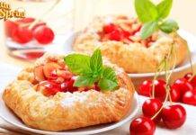 Mini crostatine di sfoglia con ciliegie perfette per ospiti improvvisi, pronte in soli 15 minuti!