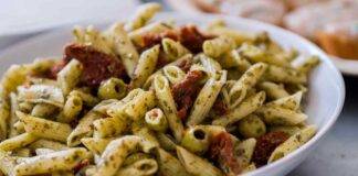 Pasta al pesto di acciughe e pomodori secchi