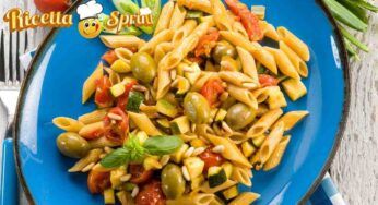 Pasta fredda con zucchine pomodorini ed olive, sfiziosa con un tocco croccante che la rende speciale