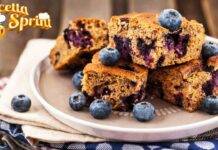 Quadrotti morbidi ai mirtilli e caffè: il dolcetto perfetto da servire a merenda Quadrotti morbidi ai mirtilli e caffè il dolcetto perfetto da servire a merenda