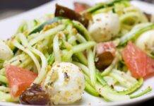 Spaghetti di zucchine alla caprese