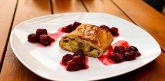 Strudel all'ananas e crema pasticcera