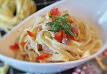 Tagliatelle con prosciutto al rosmarino pomodorini e robiola