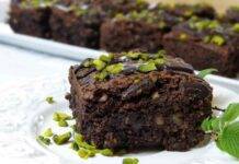Torta di ricotta al cacao con pistacchi e menta
