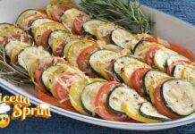 Zucchine e pomodori al forno il contorno perfetto se hai pochissimi minuti e voglia di qualcosa di genuino