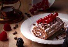 Rotolini di caffé ai frutti di bosco e crema al cocco